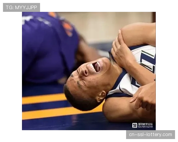 里昂官方确认，队长拉卡泽特因脚踝伤势赛季报销